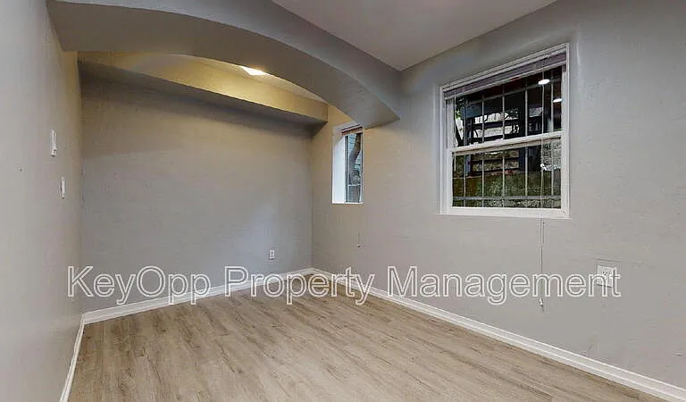 180 Stanyan Blvd — Photo 8