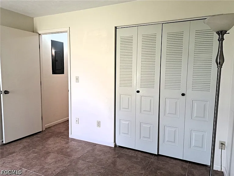 10525 Putnam Ct — Photo 15