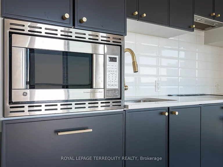 49 E Liberty St #1802 — Photo 10