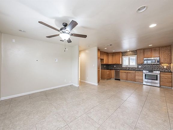 4th image of 203-205 E Grangeville Blvd