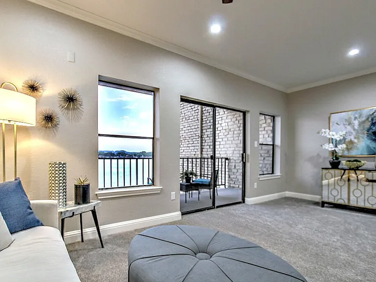 Towne Square Condos — Photo 11