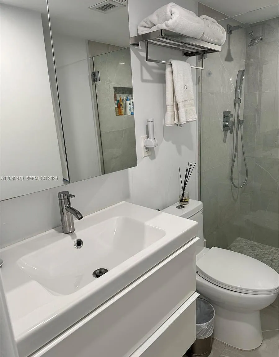 Brickell Place Condo — Photo 4