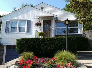 211 Aqueduct Rd, Cranston, RI 02910