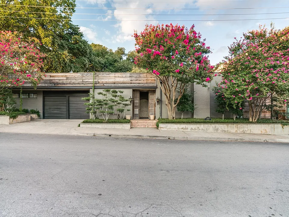 3610 Congress Ave