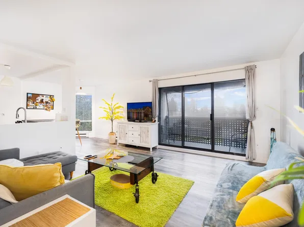 340 Ginger Dr #408, New Westminster, BC V3L 5L7