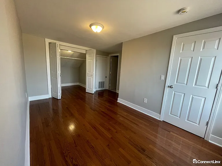 920 Whalley Ave — Photo 14