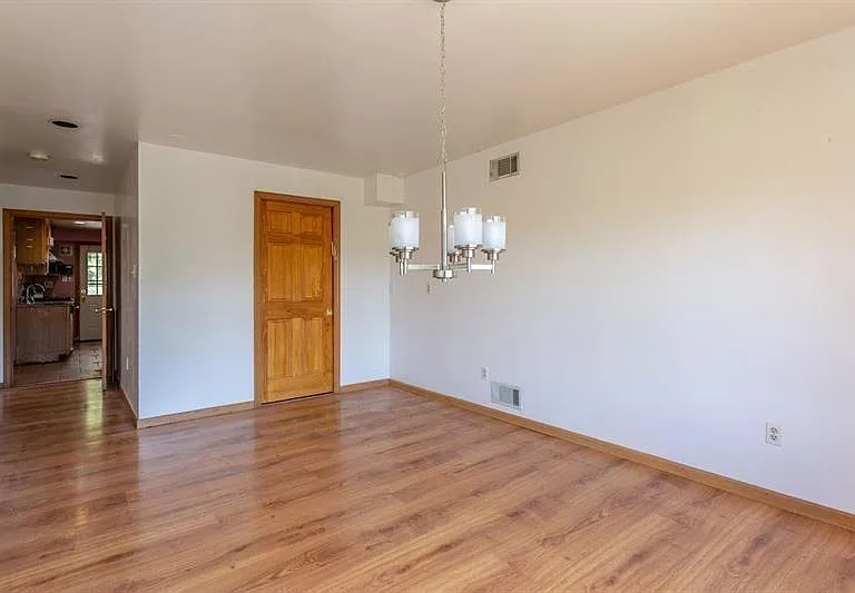 5632 Pocusset St — Photo 6