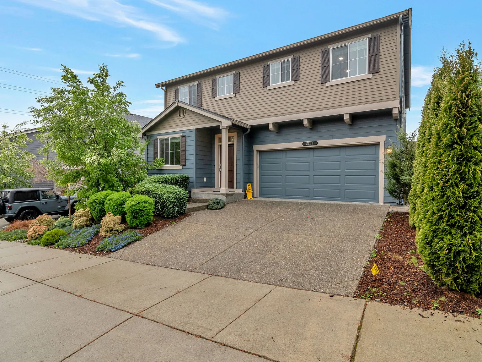4 bed, 2.5 bath, 2265 sqft, $3,495 — Photo 2
