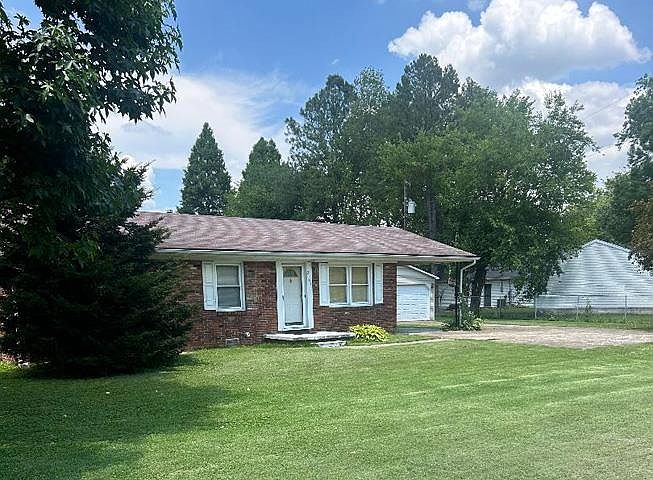 2nd image of 2161 Tamarack Rd