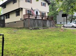 141 Westwood Dr, Dingmans Ferry, PA 18328