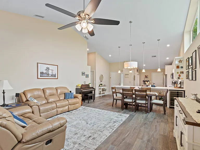 1401 Mahogany Pl — Photo 3