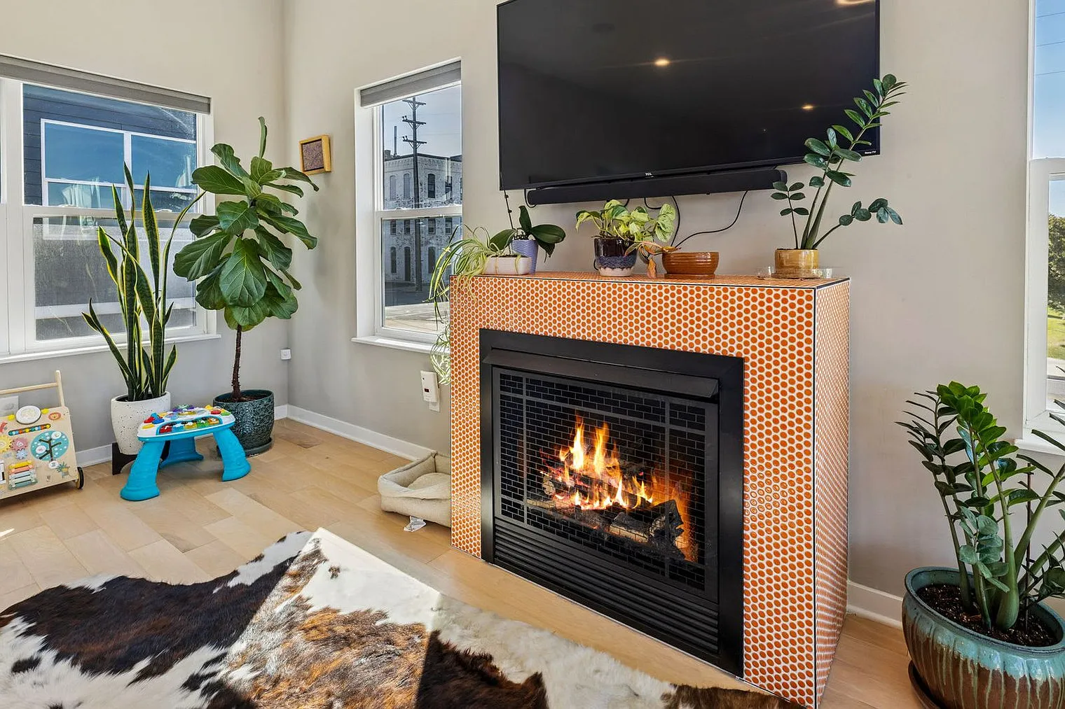 3 bed, 2.0 bath, 2217 sqft, $5,624 — Photo 4