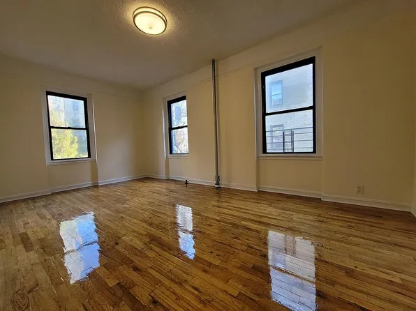 21-27 33rd St #3A, Astoria, NY 11105