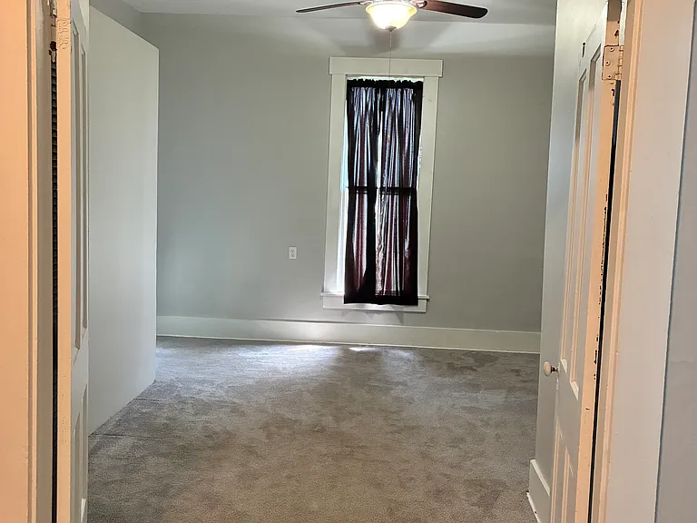 406 E Hanna St — Photo 6