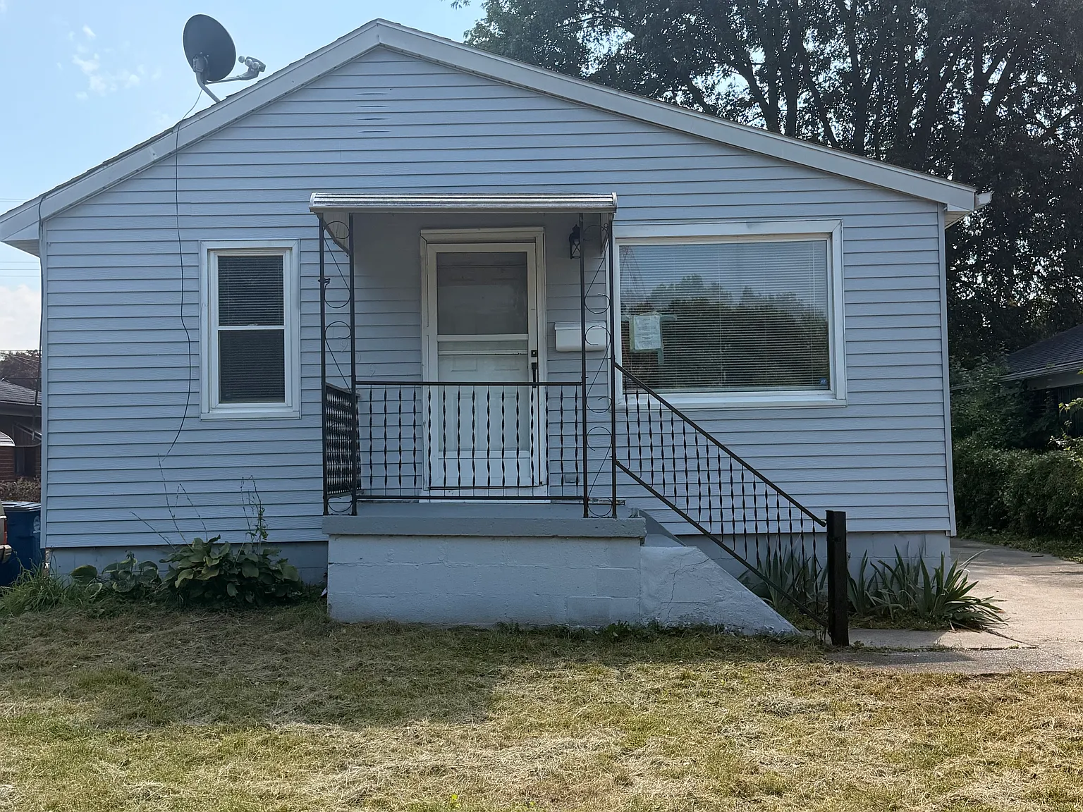2 bed, 768 sqft, $1,300 — Photo 1
