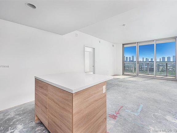 3rd image of 16385 Biscayne Blvd Unit 1217