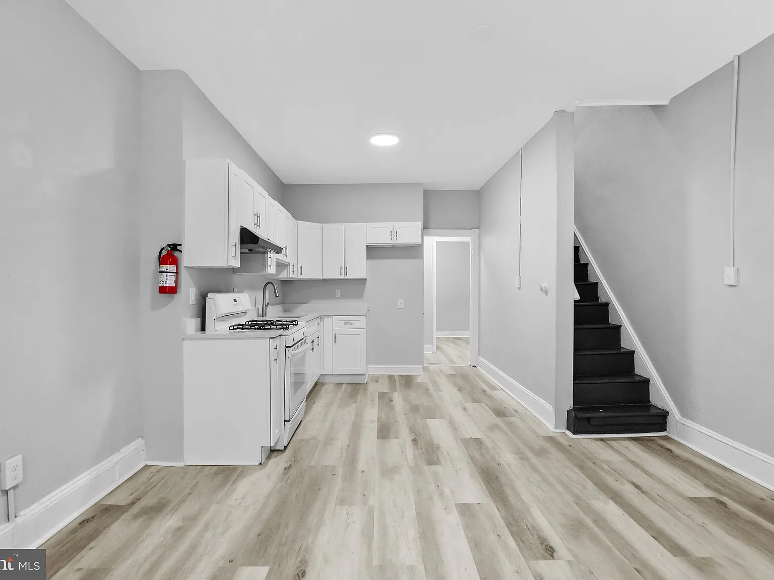 4 bed, 1036 sqft, $1,600 — Photo 3