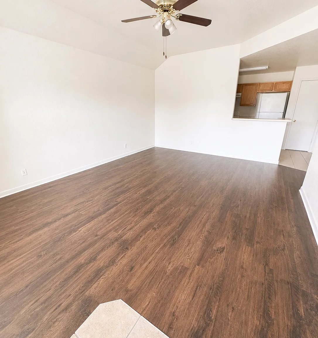 3 bed, 1300 sqft, $1,350 — Photo 2