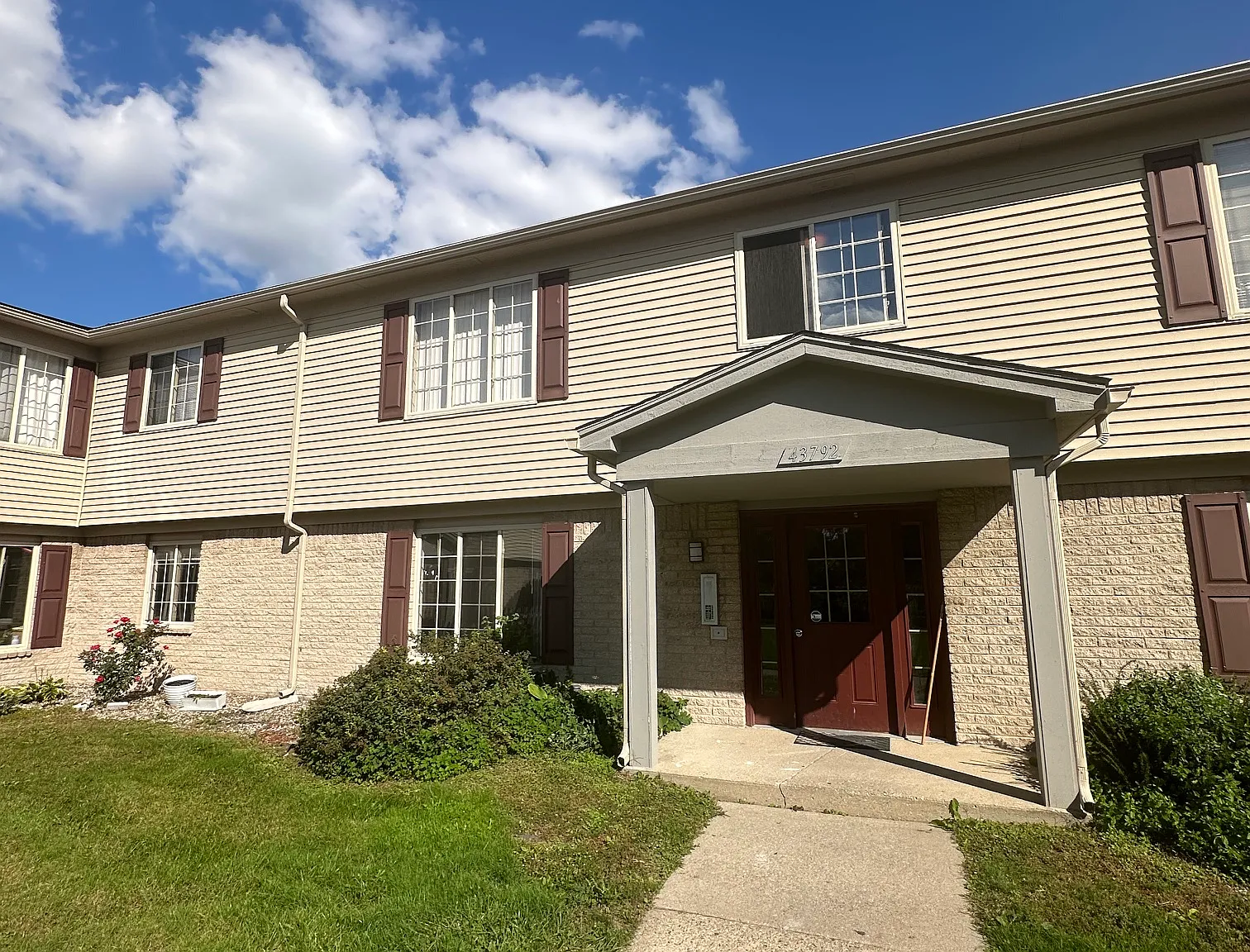 1 bed, 1000 sqft, $1,050 — Photo 1