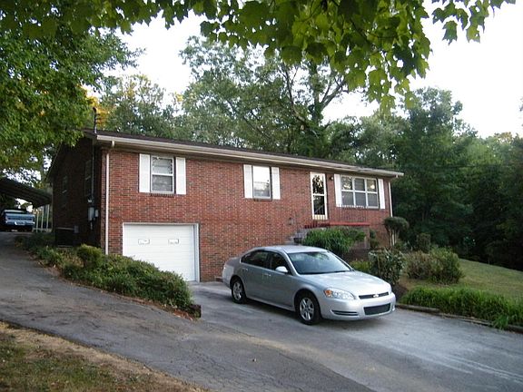3rd image of 2306 Maple Dr