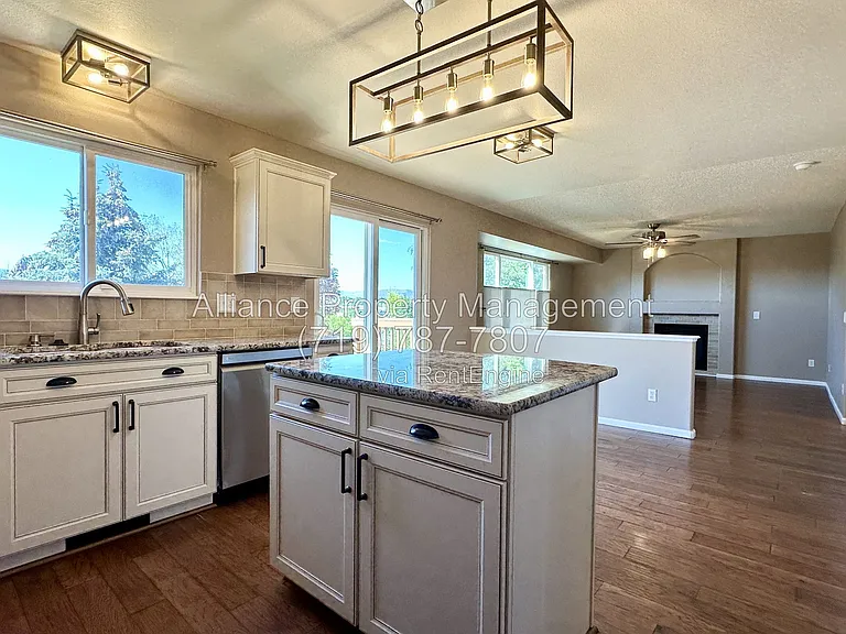 965 Piros Dr — Photo 8
