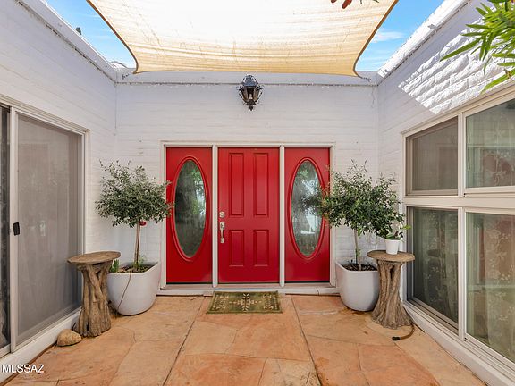 2nd image of 731 W Las Lomitas Rd