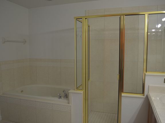 4th image of 2621 Lakemoor Dr