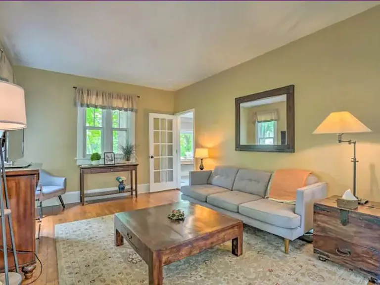 502 S George St — Photo 9