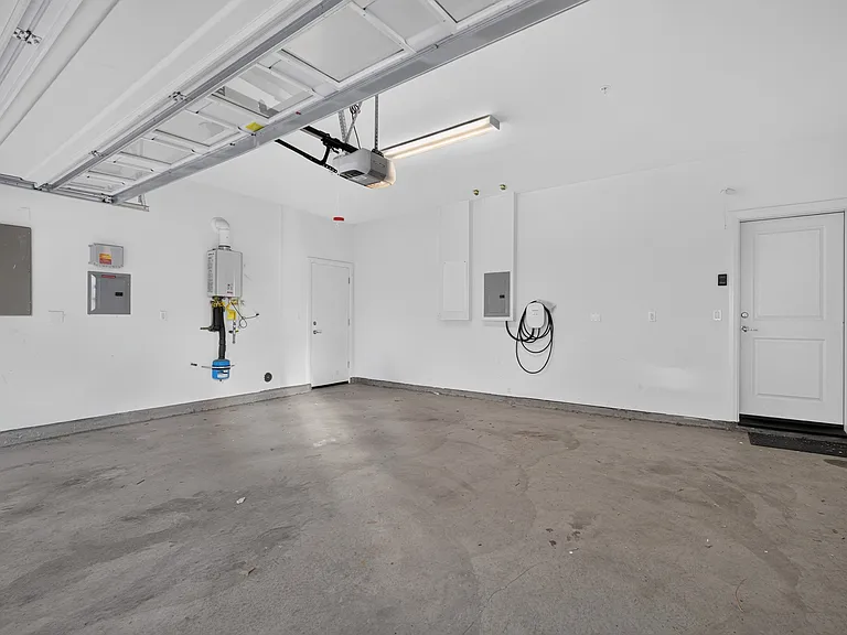 1606 Hidden Creek Ln — Photo 31