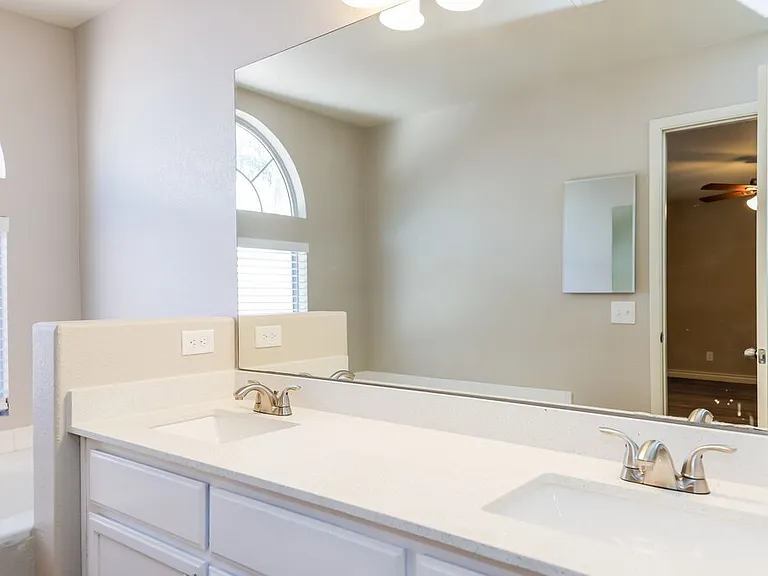 816 Stillwater Ln — Photo 12