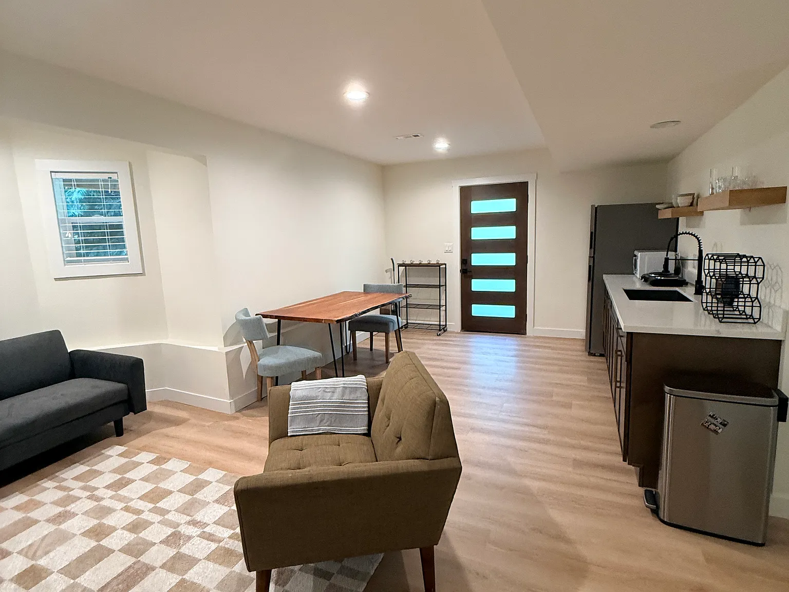1 bed, 750 sqft, $1,800 — Photo 2