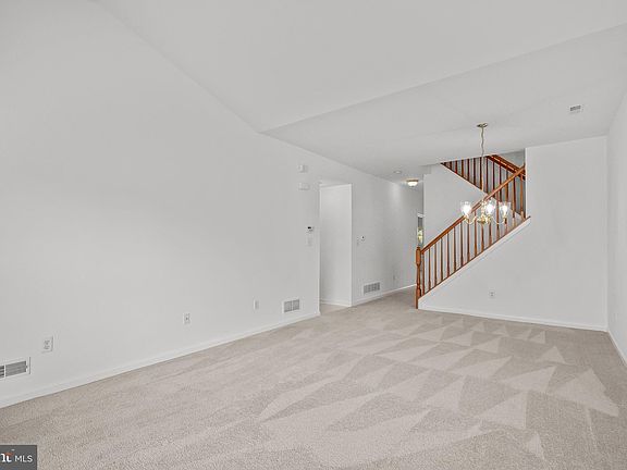 4th image of 450 Sweetman Dr
