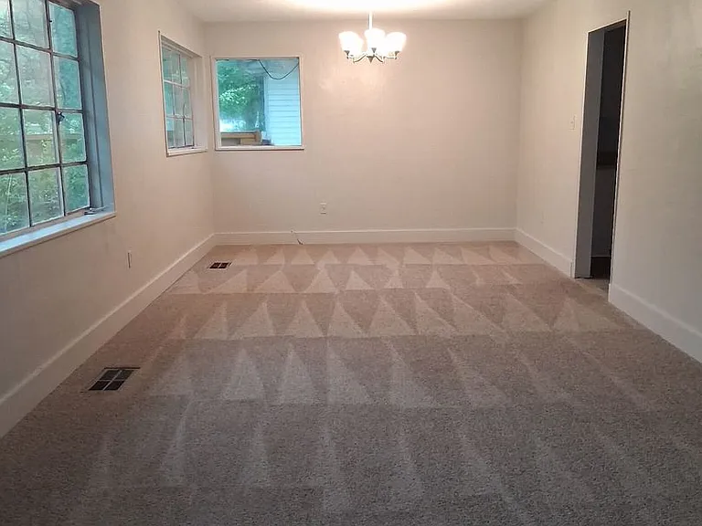 3122 Oak Forest Dr — Photo 2