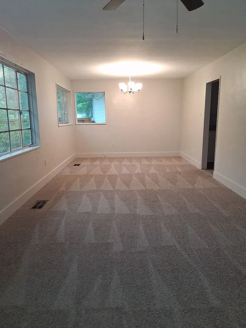 Building Photo - 3122 Oak Forest Dr