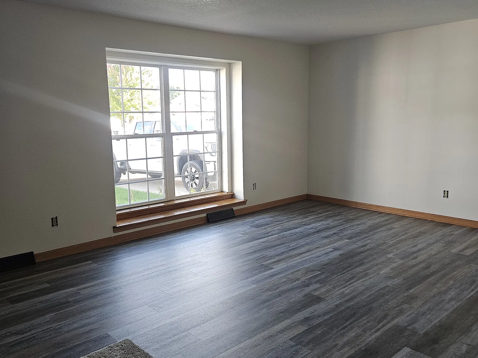 3 bed, 1.5 bath, 1500 sqft, $1,900 — Photo 4