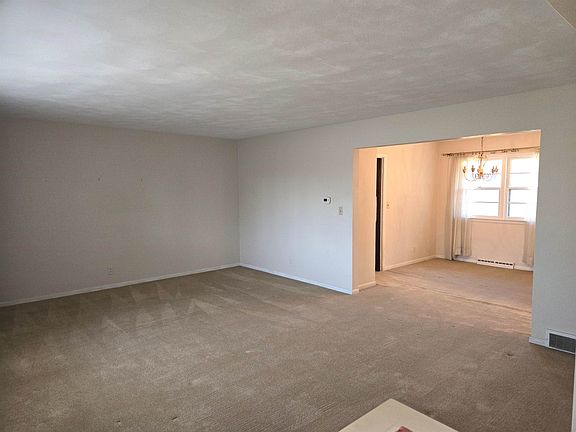 3rd image of 612 Blenheim Dr