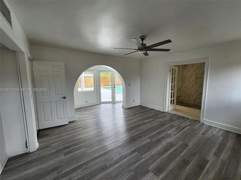 4233 Jackson St — Photo 10