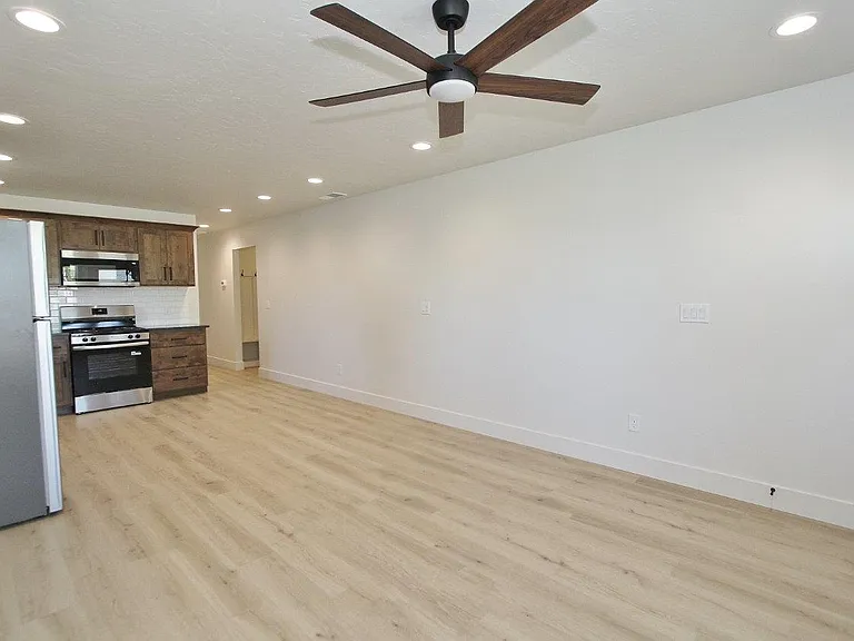 1115 S Commercial Ave #1 — Photo 5
