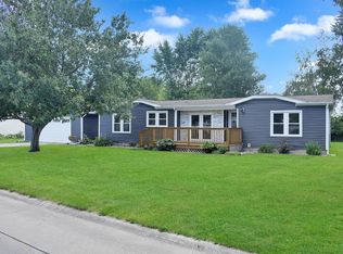 1213 Robin Rd, Mahomet, IL 61853