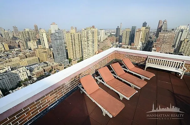 Rented by Manhattan Realty Group | media 6