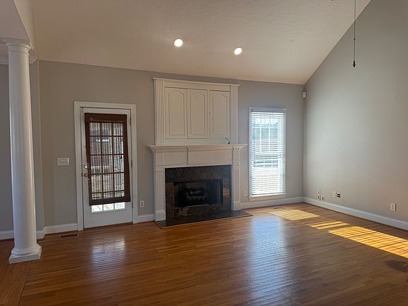 3rd image of 60 Rolling Green Dr