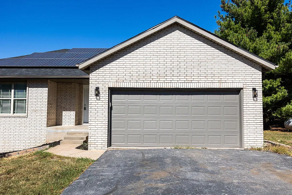 5 bed, 2795 sqft, $3,000 — Photo 3