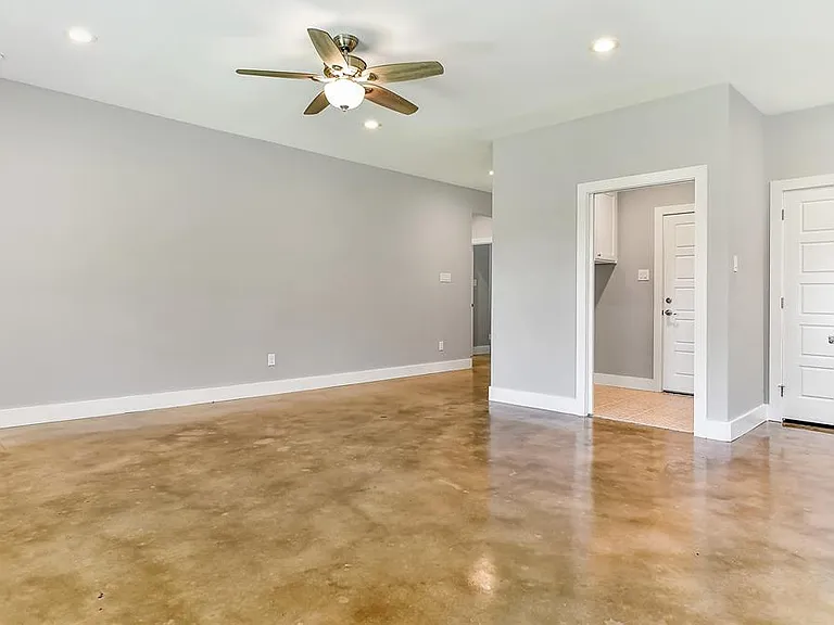 2205 N Hickory St — Photo 14