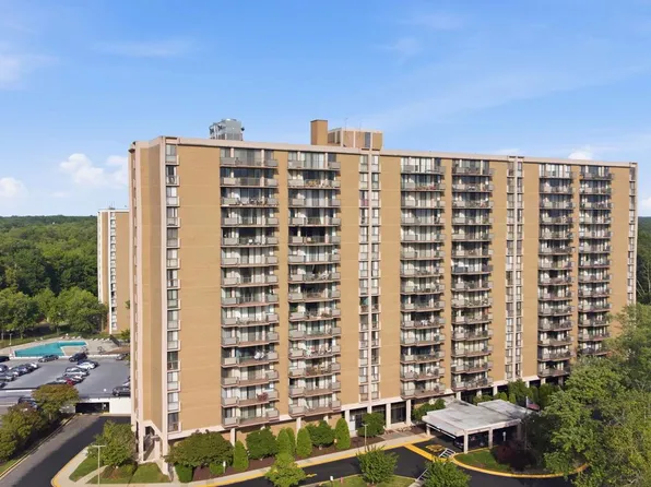 6100 Westchester Park Dr APT 1120, College Park, MD 20740
