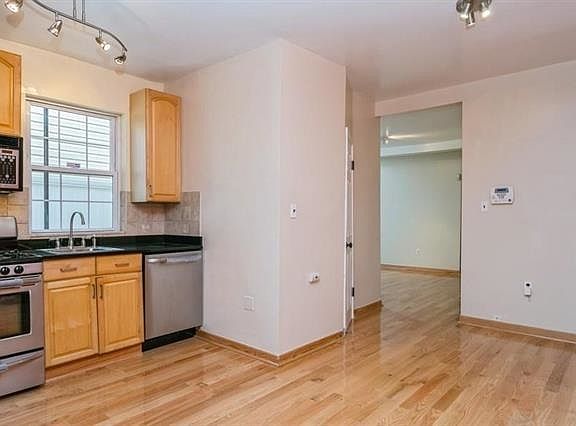 3rd image of 320 6th St #1