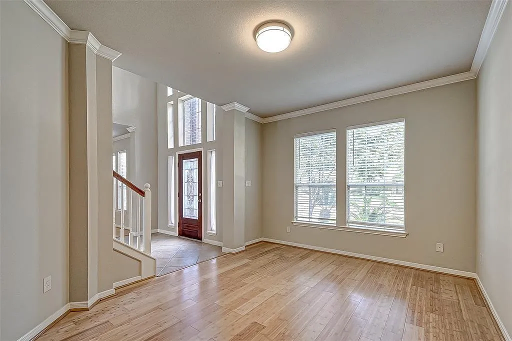 5 bed, 3.5 bath, 3897 sqft, $3,200 — Photo 4