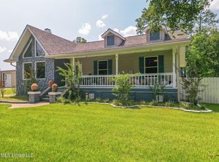 2049 Hugo St, Bay Saint Louis, MS 39520