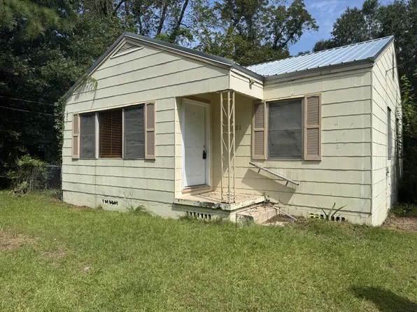 121 Hedstrom Dr, Dothan, AL 36301