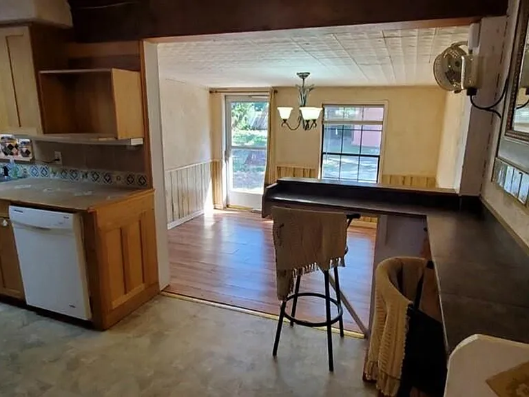 1806 Cherry Orchard Dr — Photo 2