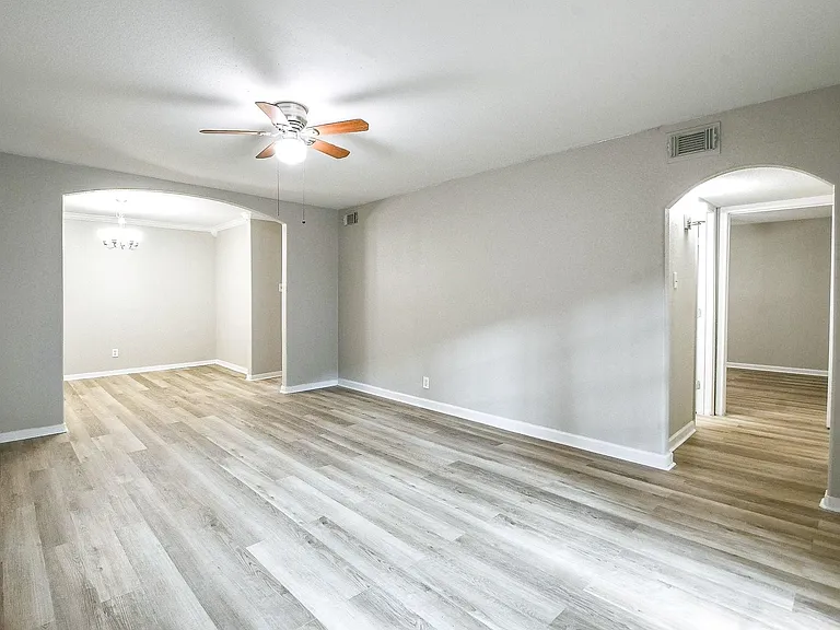2585 Marilee Ln #3 — Photo 2